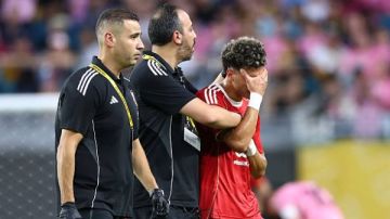 افتعل أزمة مع الأهلي وساهم في صفقة بنزيما.. من هو وكيل إمام عاشور؟