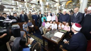 انبهرا بتراثه المعماري الفريد.. رئيس سنغافورة وقرينته يزوران الجامع الأزهر.. صور انبهرا بتراثه المعماري الفريد.. رئيس سنغافورة وقرينته يزوران الجامع الأزهر.. صور