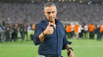 جوميز يرد على مفاوضات الأهلي المصري ويتمسك بالفتح السعودي جوميز يرد على مفاوضات الأهلي المصري ويتمسك بالفتح السعودي