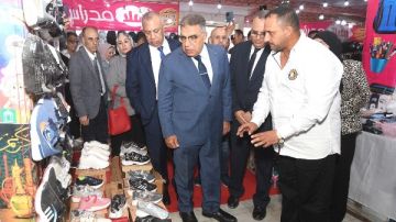 محافظ الدقهلية يفتتح معرض أهلا مدارس بالمنصورة.. وتخفيضات تصل إلى 30 لدعم الأسر محافظ الدقهلية يفتتح معرض أهلا مدارس بالمنصورة.. وتخفيضات تصل إلى 30 لدعم الأسر