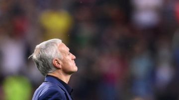 مدرب منتخب فرنسا يدافع عن طريقة تعامله مع لياقة ديمبلي وديزاير