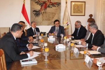 وزير الثقافة ومحافظ الإسماعيلية يبحثان ترتيبات الاحتفال بعام أم كلثوم والمهرجان الدولي للفنون الشعبية وزير الثقافة ومحافظ الإسماعيلية يبحثان ترتيبات الاحتفال بعام أم كلثوم والمهرجان الدولي للفنون الشعبية