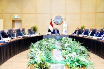 وزير الصناعة يترأس اجتماع الجمعية العامة للقابضة لمشروعات الطرق والكباري والنقل البري وزير الصناعة يترأس اجتماع الجمعية العامة للقابضة لمشروعات الطرق والكباري والنقل البري