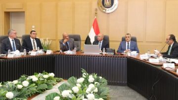 الأعلى للطاقة يناقش الإسراع في رفع القدرة لمشروعات الصناعة الاستراتيجية الأعلى للطاقة يناقش الإسراع في رفع القدرة لمشروعات الصناعة الاستراتيجية