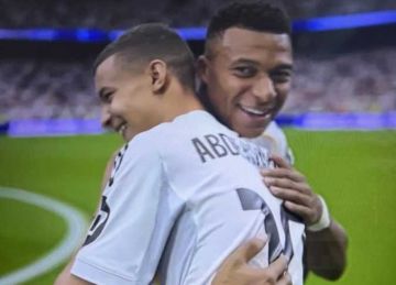 بطل زلزال الحوز .. المغربي عبدالرحيم يفتتح مباراة ريال مدريد وإسبانيول بطل زلزال الحوز .. المغربي عبدالرحيم يفتتح مباراة ريال مدريد وإسبانيول