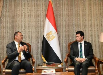 وزير الشباب والرياضة يبحث مع التربية والتعليم وشركة ستادات آخر استعدادات إطلاق دوري مدارس مصر  وزير الشباب والرياضة يبحث مع التربية والتعليم وشركة ستادات آخر استعدادات إطلاق دوري مدارس مصر