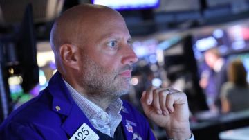 مؤشر إس آند بي 500 يتراجع عن مستواه القياسي مع ترقب قرار الفدرالي الأمريكي بشأن الفائدة