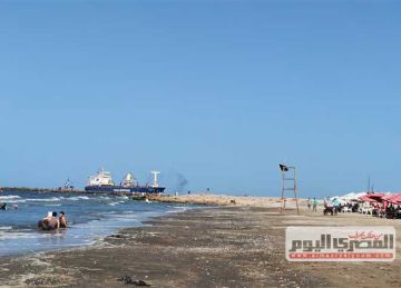 راية سوداء وإقبال ضعيف على شاطئ بورسعيد رغم تحسن حالة البحر نسبيا راية سوداء وإقبال ضعيف على شاطئ بورسعيد رغم تحسن حالة البحر نسبيا