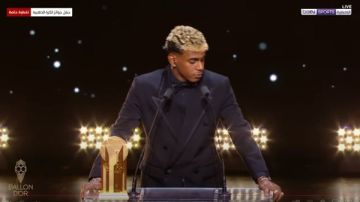 لامين يامال يحصد جائزة أفضل لاعب شاب في حفل الكرة الذهبية 2025 لامين يامال يحصد جائزة أفضل لاعب شاب في حفل الكرة الذهبية 2025