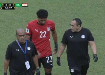 إصابة قوية تضرب عمر مرموش في مباراة مصر وبوركينا فاسو بتصفيات كأس العالم