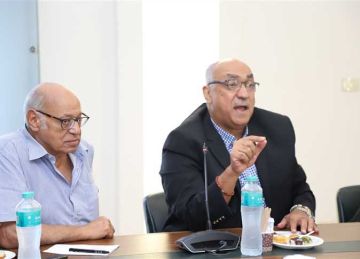 تجارية الإسكندرية تبحث التسهيلات الائتمانية والقروض الموجهة للقطاعات الصناعية مع أمازون تجارية الإسكندرية تبحث التسهيلات الائتمانية والقروض الموجهة للقطاعات الصناعية مع أمازون