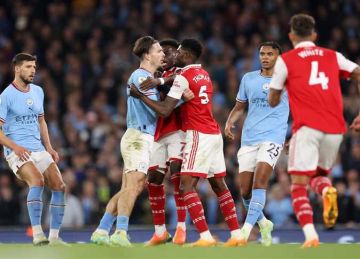 قمة الدوري الإنجليزي.. تاريخ مواجهات آرسنال ومانشستر سيتي قبل مباراة اليوم