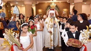 الأنبا عمانوئيل يترأس قداس المناولة الاحتفالية بكنيسة مار جرجس بالأقصر الأنبا عمانوئيل يترأس قداس المناولة الاحتفالية بكنيسة مار جرجس بالأقصر