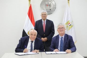 وزير التعليم العالي يشهد توقيع تجديد بروتوكول تعاون بين جامعتي المستقبل و كورك الأيرلندية