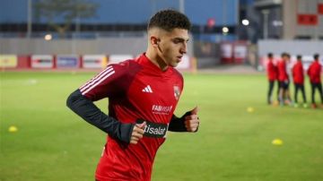 اشتكى من آلام الحوض.. نجم الأهلي يخضع لبرنامج تأهيلي