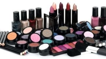 بعد انتقاد الرئيس لارتفاع الواردات.. خبراء الضرائب يحددون 4 خطوات لتوطين صناعة مستحضرات التجميل