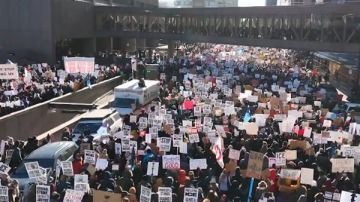 تواصل الاحتجاجات المناهضة لوكالة الهجرة في مينيسوتا الأميركية