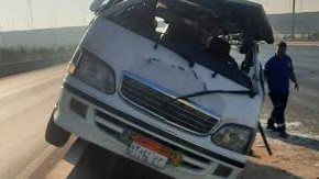 إصابة 5 طالبات فى انقلاب ميكروباص بطريق قنا الصحراوى الغربى