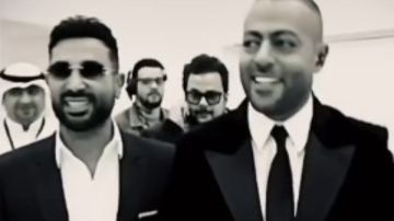 على طريقته.. أحمد سعد يحتفل بعيد ميلاد تامر عاشور فيديو