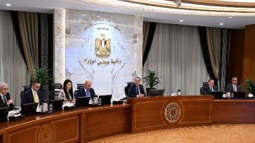 في أول اجتماع لـ عليا الذهب .. مدبولي: مصر تتحول من مصدر للخام إلى مركز صناعي عالمي