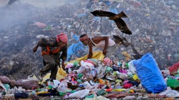 كبح طوفان البلاستيك حول العالم كبح طوفان البلاستيك حول العالم