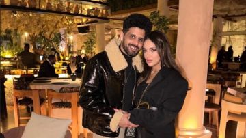 إسراء عبد الفتاح تخطف الأنظار في أحدث ظهور مع زوجها حمدي الميرغني إسراء عبد الفتاح تخطف الأنظار في أحدث ظهور مع زوجها حمدي الميرغني