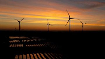 الرياح والطاقة الشمسية تتفوقان على الوقود في توليد الكهرباء بالاتحاد الأوروبي الرياح والطاقة الشمسية تتفوقان على الوقود في توليد الكهرباء بالاتحاد الأوروبي