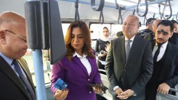 النقل العام بالقاهرة تدخل عصر الرقمنة.. بدء تطبيق منظومة الدفع الالكتروني للتذكرة في 300 أتوبيس