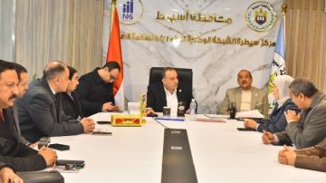 محافظ أسيوط يتابع غلق لجان انتخابات اليوم الأول لجولة الإعادة