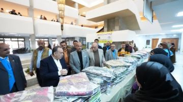 محافظ أسيوط يشهد احتفالية توزيع هدايا للأيتام وبطاطين الشتاء للأسر محافظ أسيوط يشهد احتفالية توزيع هدايا للأيتام وبطاطين الشتاء للأسر