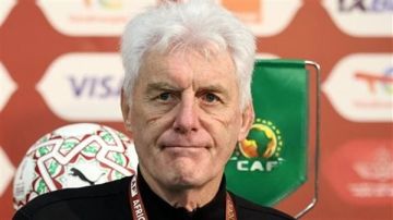 مدرب جنوب أفريقيا يهاجم تنظيم بطولة كأس الأمم: ما يحدث في المغرب لا يسعدني