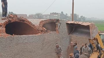 إزالة 16 مقبرة مخالفة بالتعدى على الأراضى الزراعية بأشمون