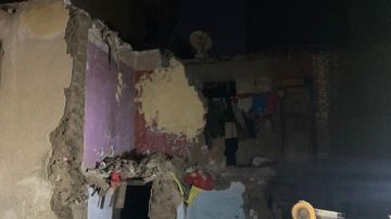 انهيار منزل من طابقين في الإسماعيلية.. صور