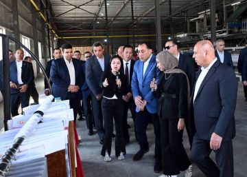 رئيس الوزراء يفتتح مجمعا للمنسوجات في السخنة باستثمارات 20 مليون دولار