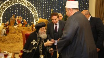 قداسة البابا تواضروس يستقبل عددا من الشخصيات العامة للتهنئة بالعيد شاهد