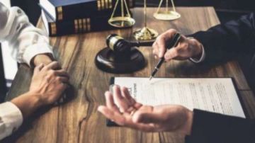 ليس ورثا ولا حراما .. الحكم الشرعي لكتابة جزء من الأملاك لابن دون الآخر