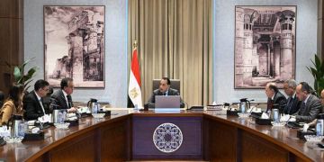 مدبولي يتابع موقف توافر الأدوية والمستلزمات الطبية وسداد مستحقات الشركات