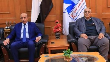 رئيس جامعة كفر الشيخ يبحث آليات تطوير أداء مركز الاستشارات الهندسية