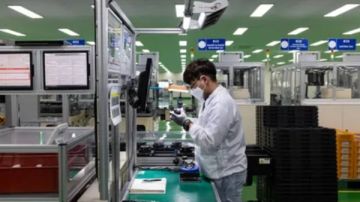 مصانع آسيا تقاوم حرب ترامب التجارية وتفاؤل بعام 2026