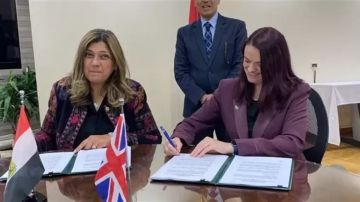 مصر والمملكة المتحدة تبحثان تحديث اتفاقية النقل الجوي