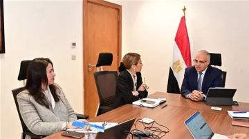 وزير الري يلتقى المدير الإقليمي لمكتب اليونسكو بالقاهرة
