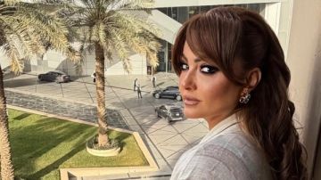 بالعباءة.. بشرى تخطف الأنظار بإطلالة أنيقة في أحدث ظهور