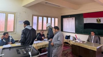 توافد الناخبين على لجان المحمودية بانتخابات مجلس النواب بالبحيرة