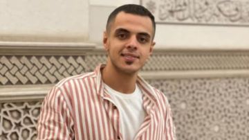 خطأ طبي وخراج بالمخ.. أم تستغيث لإنقاذ الشاب محمد أسامة