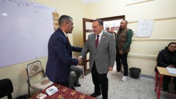 محافظ أسيوط يواصل جولاته على اللجان الانتخابية لليوم الثاني في جولة الإعادة