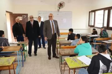 محافظ القليوبية يتفقد انطلاق امتحانات الفصل الدراسي الأول للشهادة الإعدادية