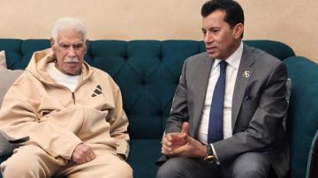 وزير الرياضة يطمئن على الحالة الصحية للكابتن حسن شحاتة
