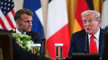 دافوس يشعل الخلاف.. ترامب يسخر من ماكرون ويهدده برسوم 200 