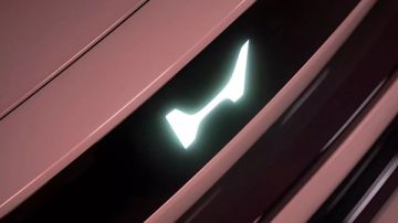 رمز مضيء.. هوندا تكشف عن شعار جديد لسياراتها