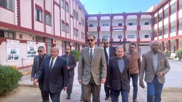 وسط أجواء هادئة.. محافظ سوهاج يتفقد لجان امتحانات الإعدادية وسط أجواء هادئة.. محافظ سوهاج يتفقد لجان امتحانات الإعدادية